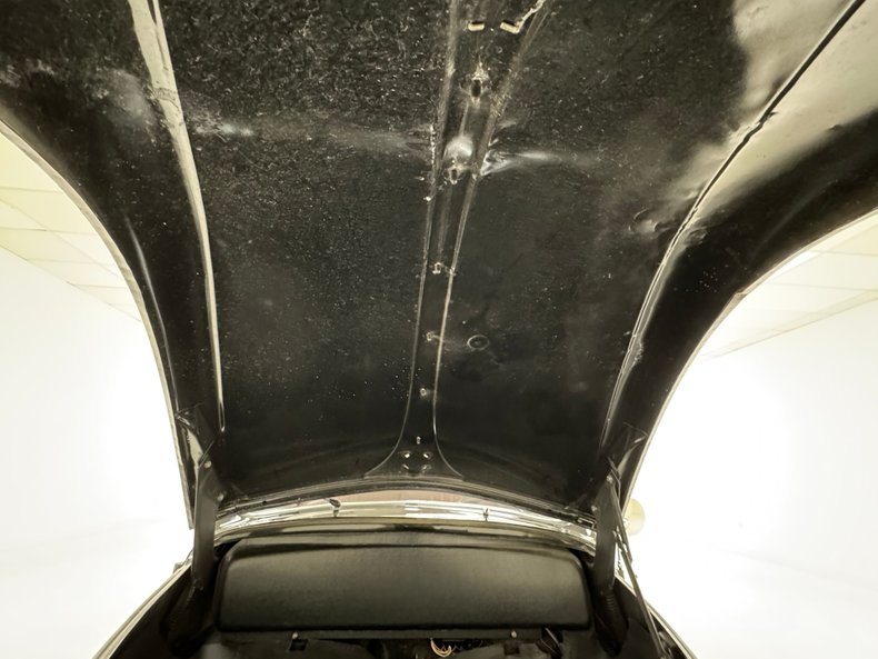 Volkswagen-Beetle-1956-Black-Oxblood-26