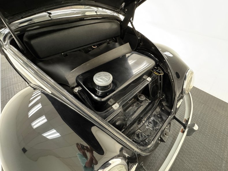 Volkswagen-Beetle-1956-Black-Oxblood-27