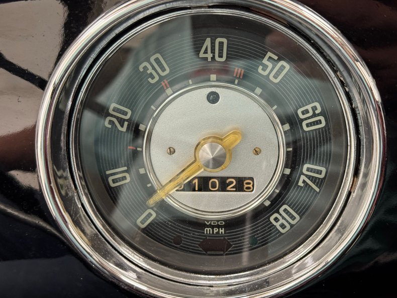 Volkswagen-Beetle-1956-Black-Oxblood-3