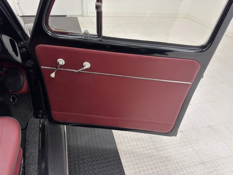 Volkswagen-Beetle-1956-Black-Oxblood-35