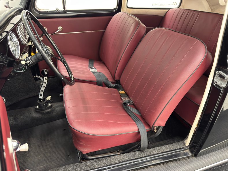 Volkswagen-Beetle-1956-Black-Oxblood-36