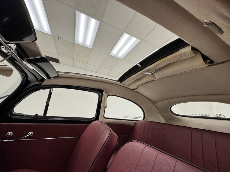 Volkswagen-Beetle-1956-Black-Oxblood-41