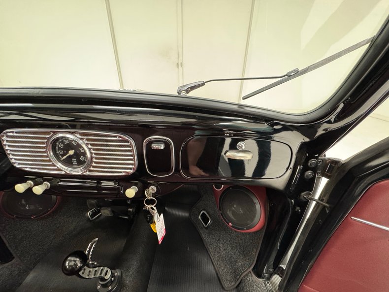 Volkswagen-Beetle-1956-Black-Oxblood-5