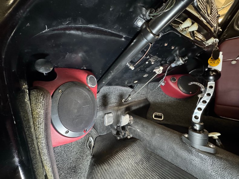 Volkswagen-Beetle-1956-Black-Oxblood-8