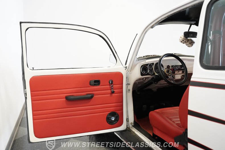 Volkswagen-Beetle-1973-White-Red-29