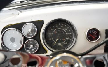 Volkswagen-Beetle-1973-White-Red-33