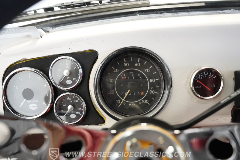 Volkswagen-Beetle-1973-White-Red-33