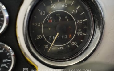 Volkswagen-Beetle-1973-White-Red-34