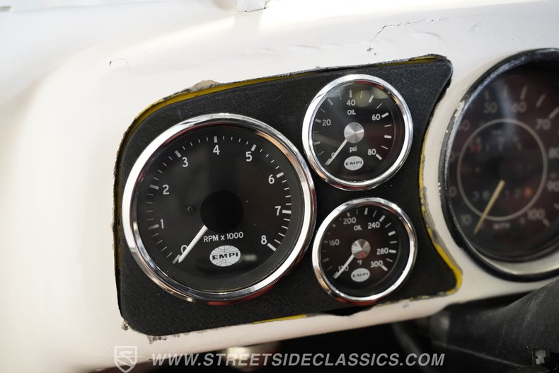 Volkswagen-Beetle-1973-White-Red-35