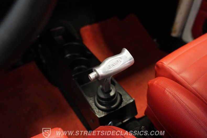 Volkswagen-Beetle-1973-White-Red-36