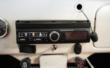 Volkswagen-Beetle-1973-White-Red-37