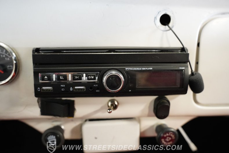 Volkswagen-Beetle-1973-White-Red-37