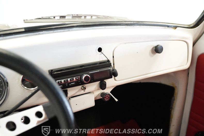 Volkswagen-Beetle-1973-White-Red-38