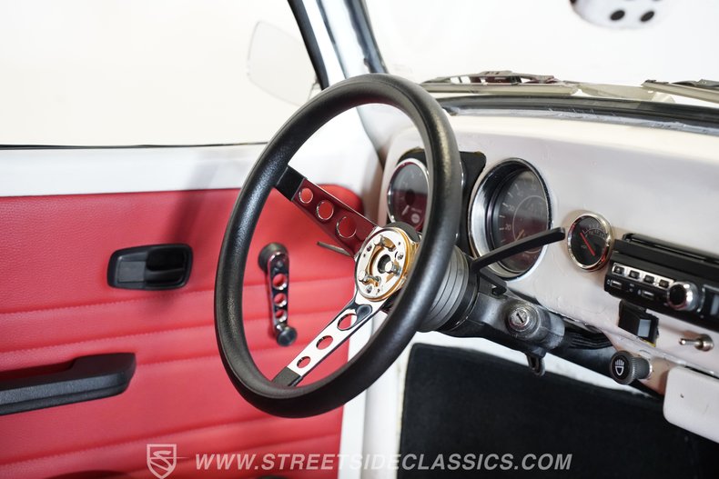 Volkswagen-Beetle-1973-White-Red-42