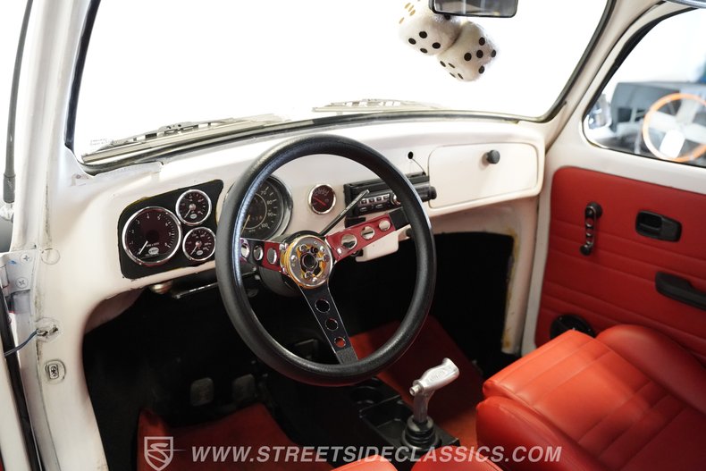 Volkswagen-Beetle-1973-White-Red-48