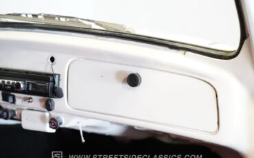 Volkswagen-Beetle-1973-White-Red-49