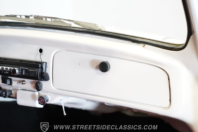 Volkswagen-Beetle-1973-White-Red-49