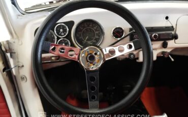 Volkswagen-Beetle-1973-White-Red-5