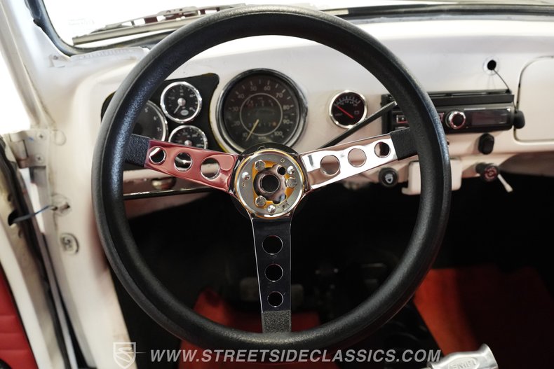 Volkswagen-Beetle-1973-White-Red-5