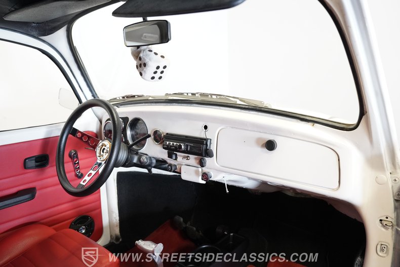 Volkswagen-Beetle-1973-White-Red-6