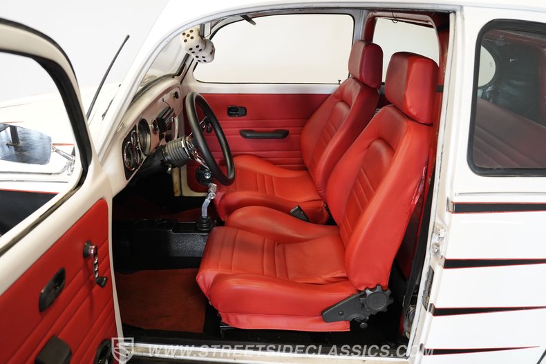 Volkswagen-Beetle-1973-White-Red-8