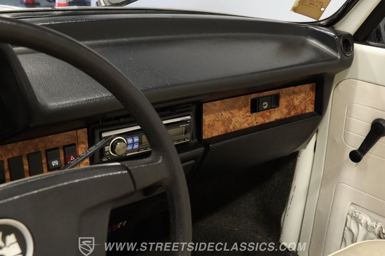 Volkswagen-Beetle-1979-White-White-41