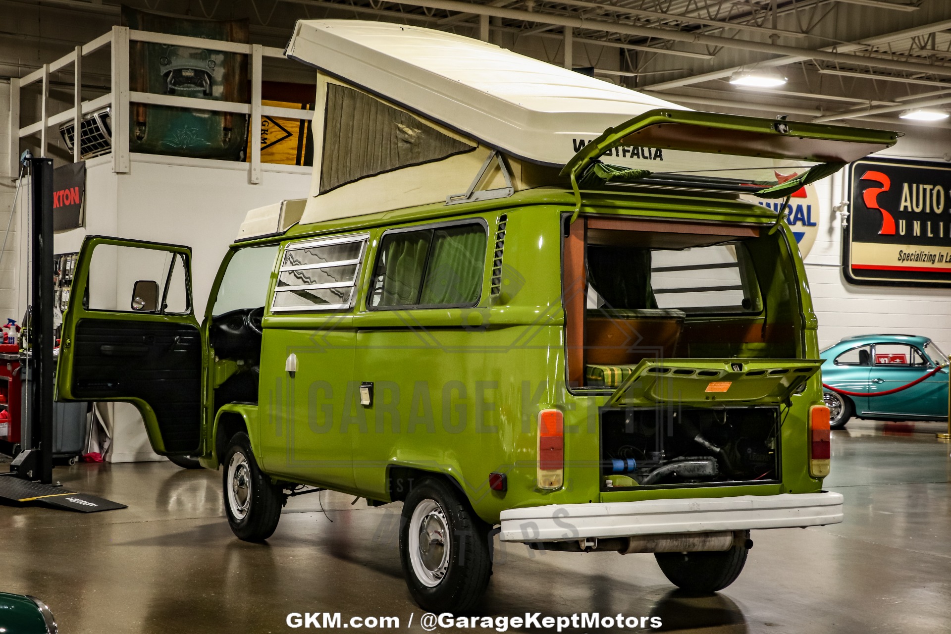 Volkswagen-Bus-1978-Green-Green-1