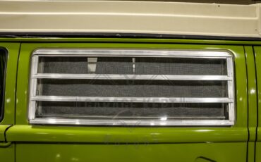 Volkswagen-Bus-1978-Green-Green-11