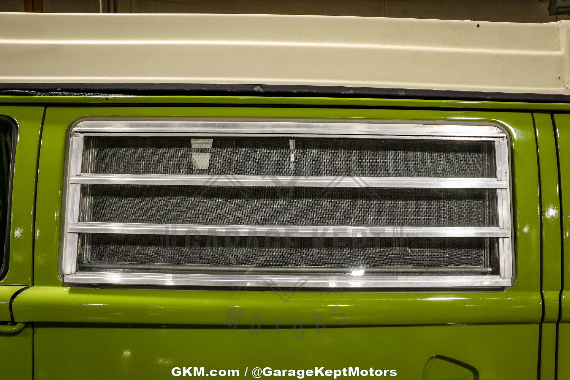 Volkswagen-Bus-1978-Green-Green-11