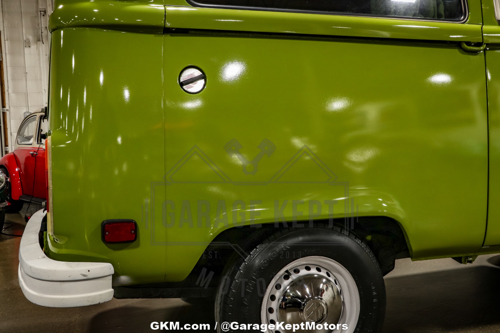 Volkswagen-Bus-1978-Green-Green-12