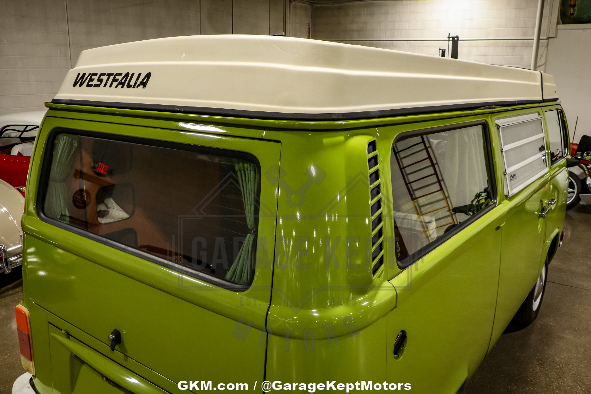Volkswagen-Bus-1978-Green-Green-14