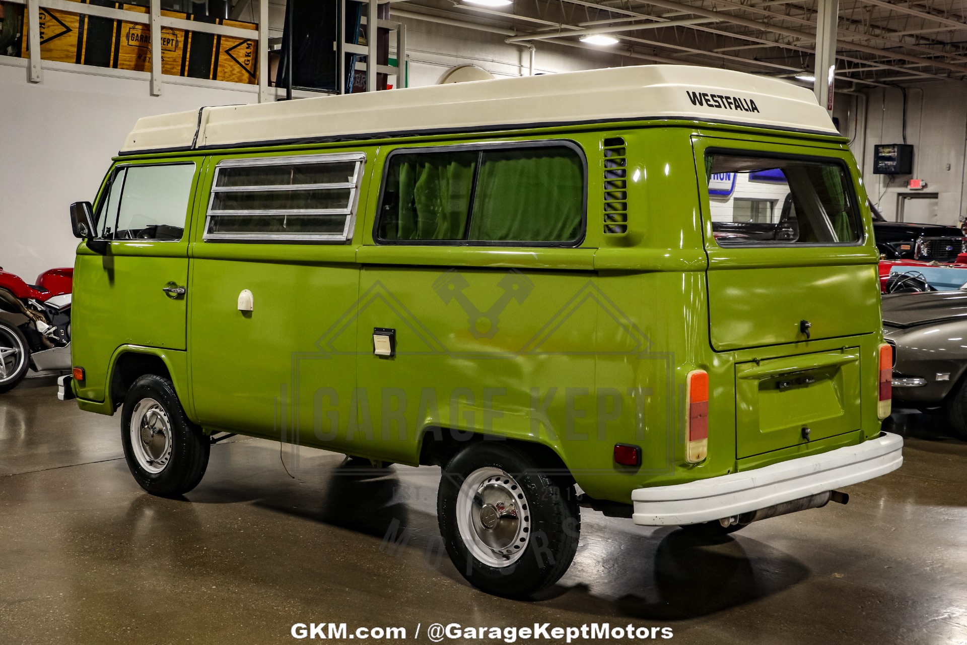 Volkswagen-Bus-1978-Green-Green-15