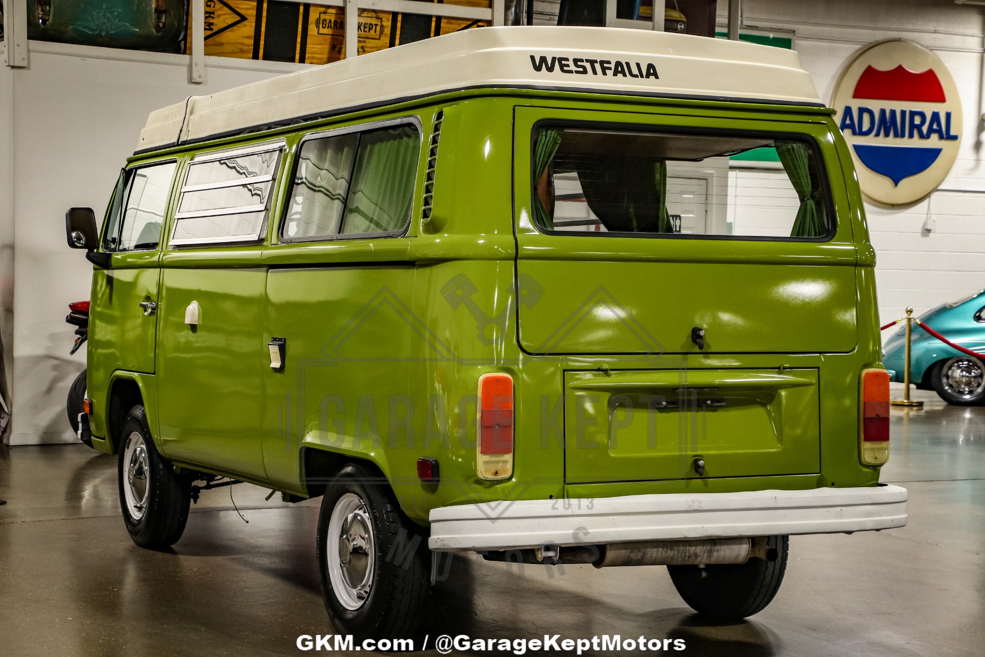 Volkswagen-Bus-1978-Green-Green-16