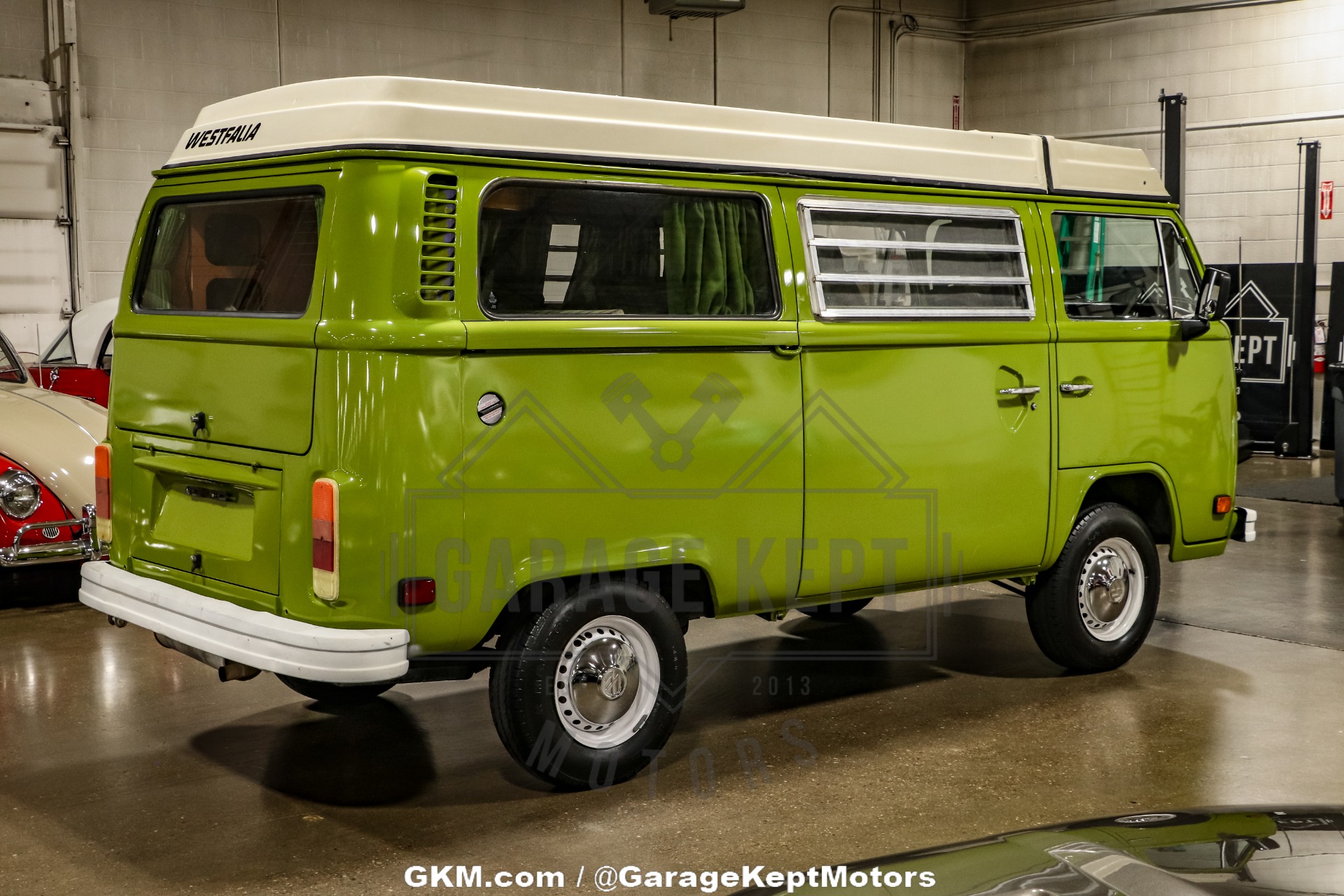Volkswagen-Bus-1978-Green-Green-18