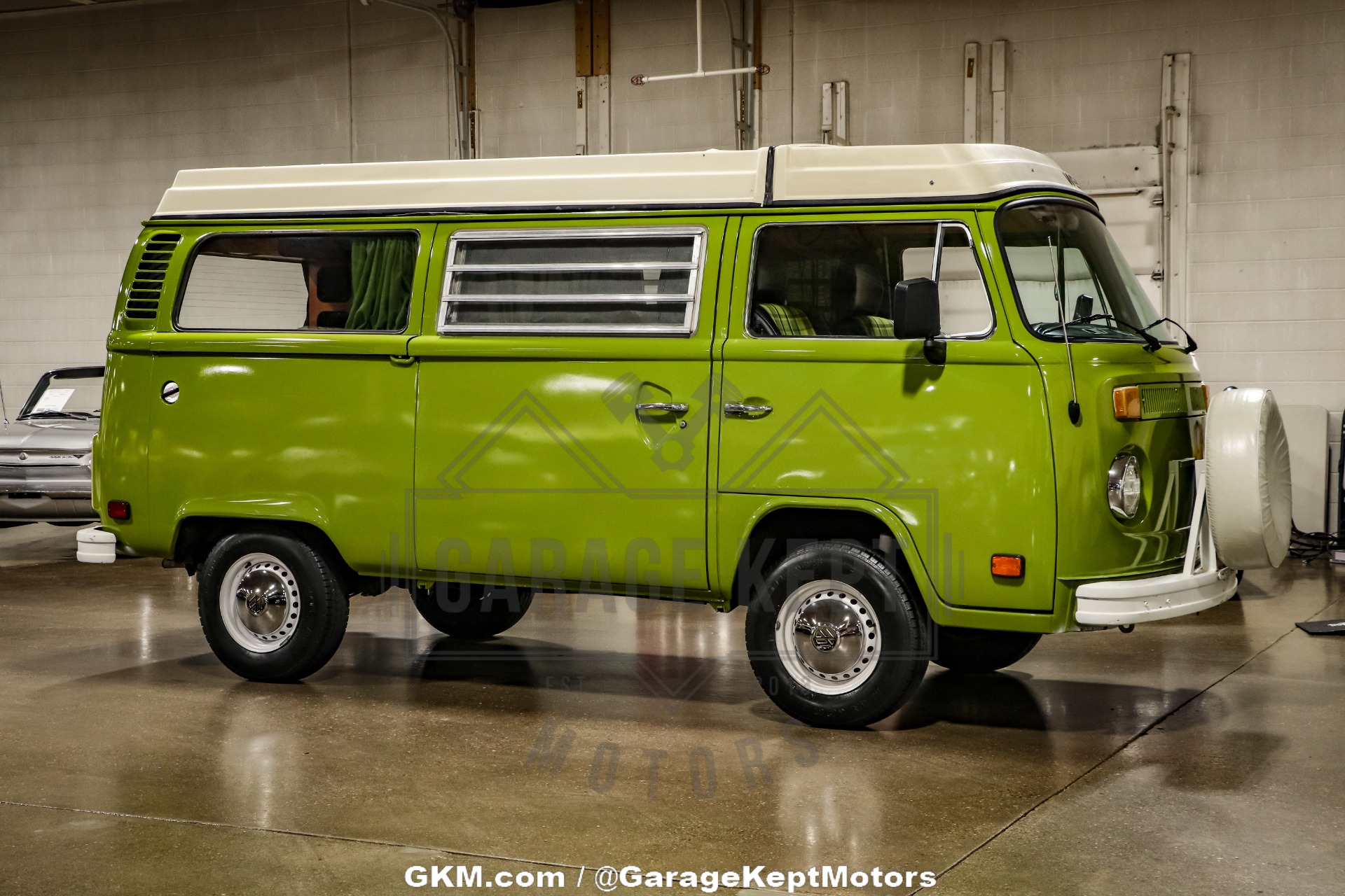 Volkswagen-Bus-1978-Green-Green-20