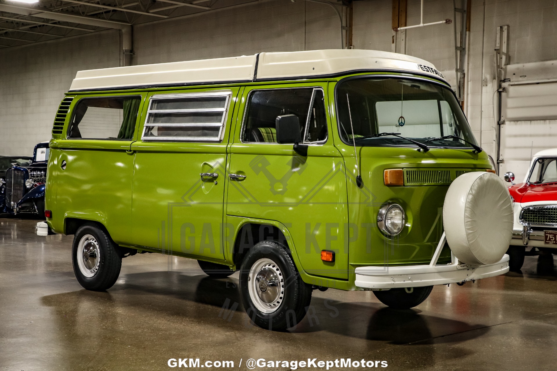 Volkswagen-Bus-1978-Green-Green-21