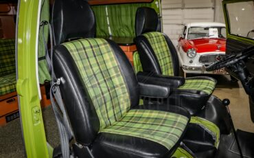 Volkswagen-Bus-1978-Green-Green-3