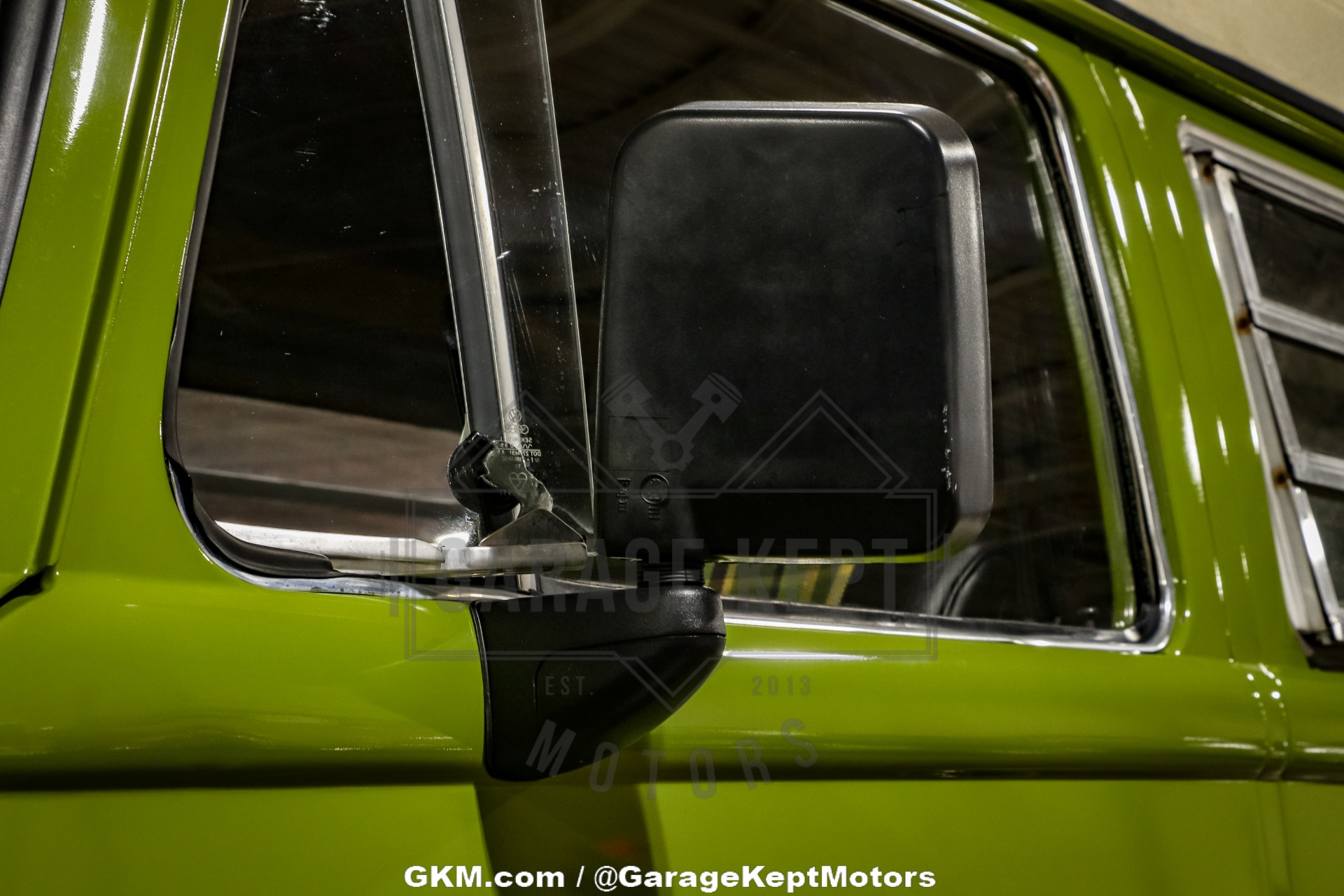 Volkswagen-Bus-1978-Green-Green-31