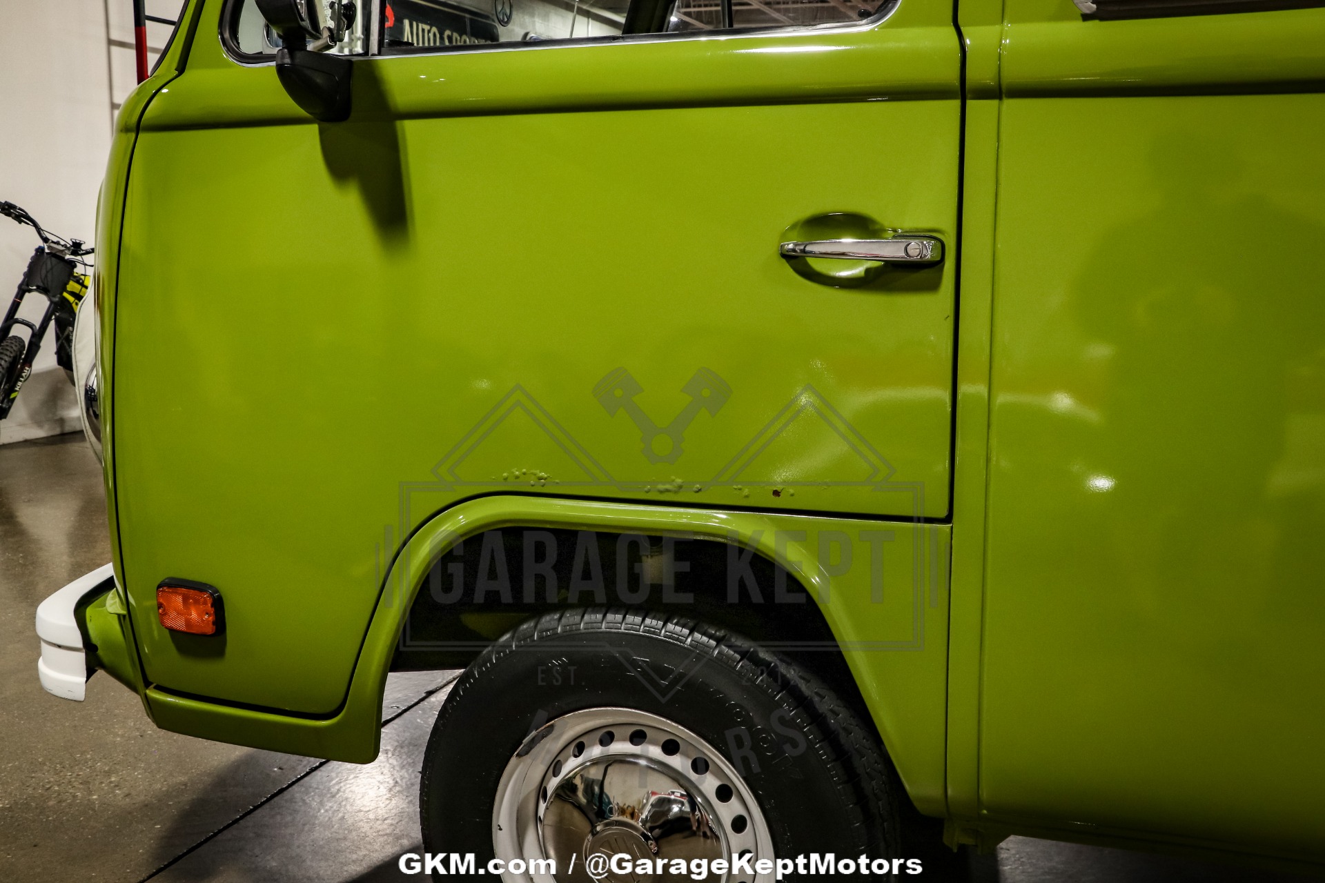 Volkswagen-Bus-1978-Green-Green-34