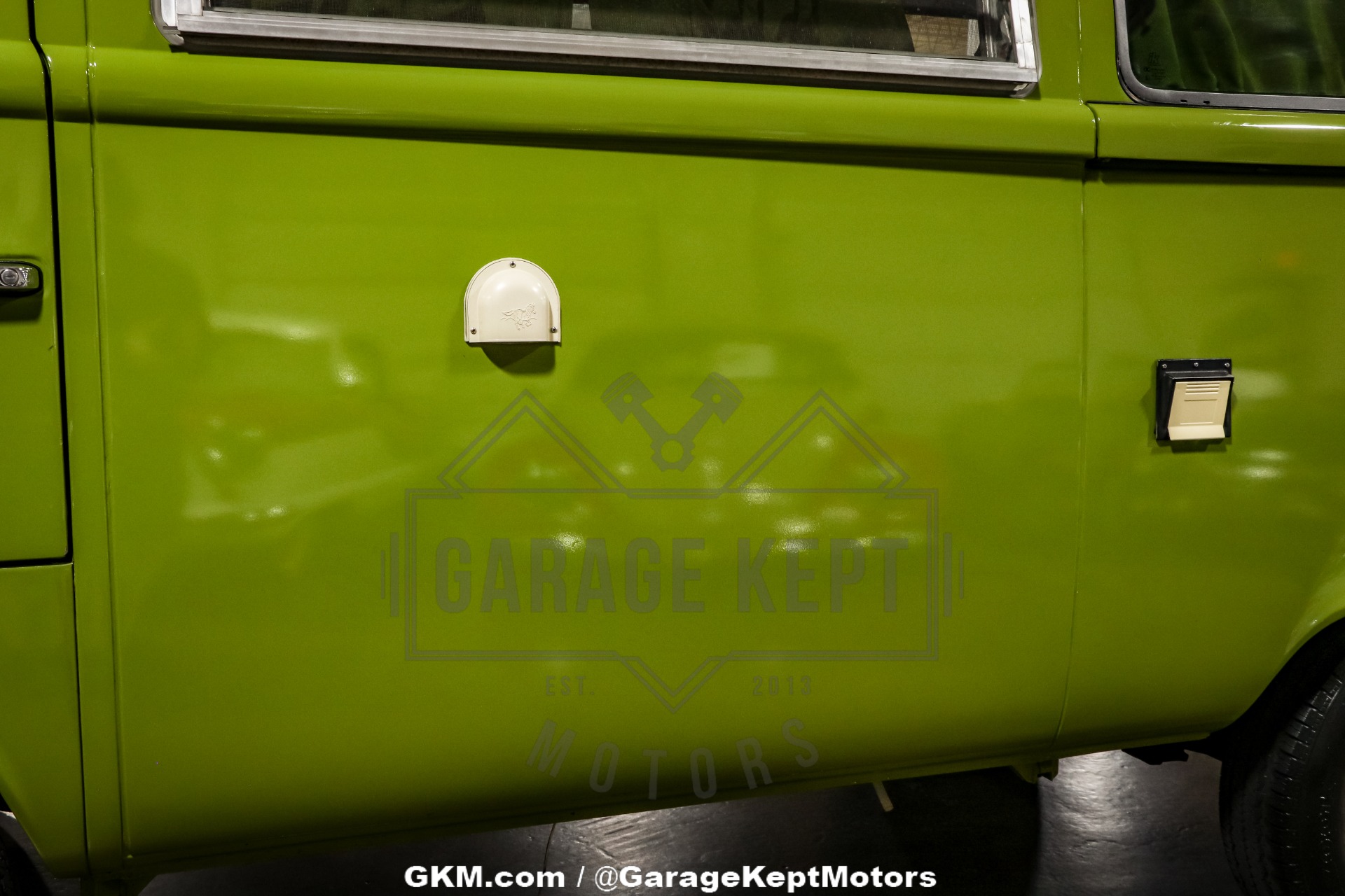Volkswagen-Bus-1978-Green-Green-35
