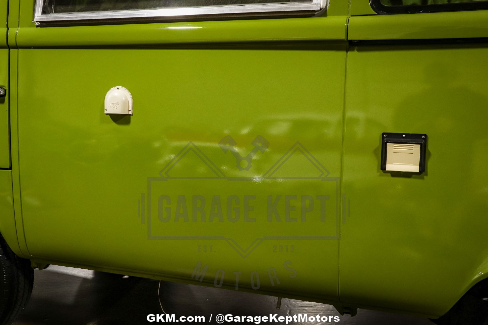 Volkswagen-Bus-1978-Green-Green-36