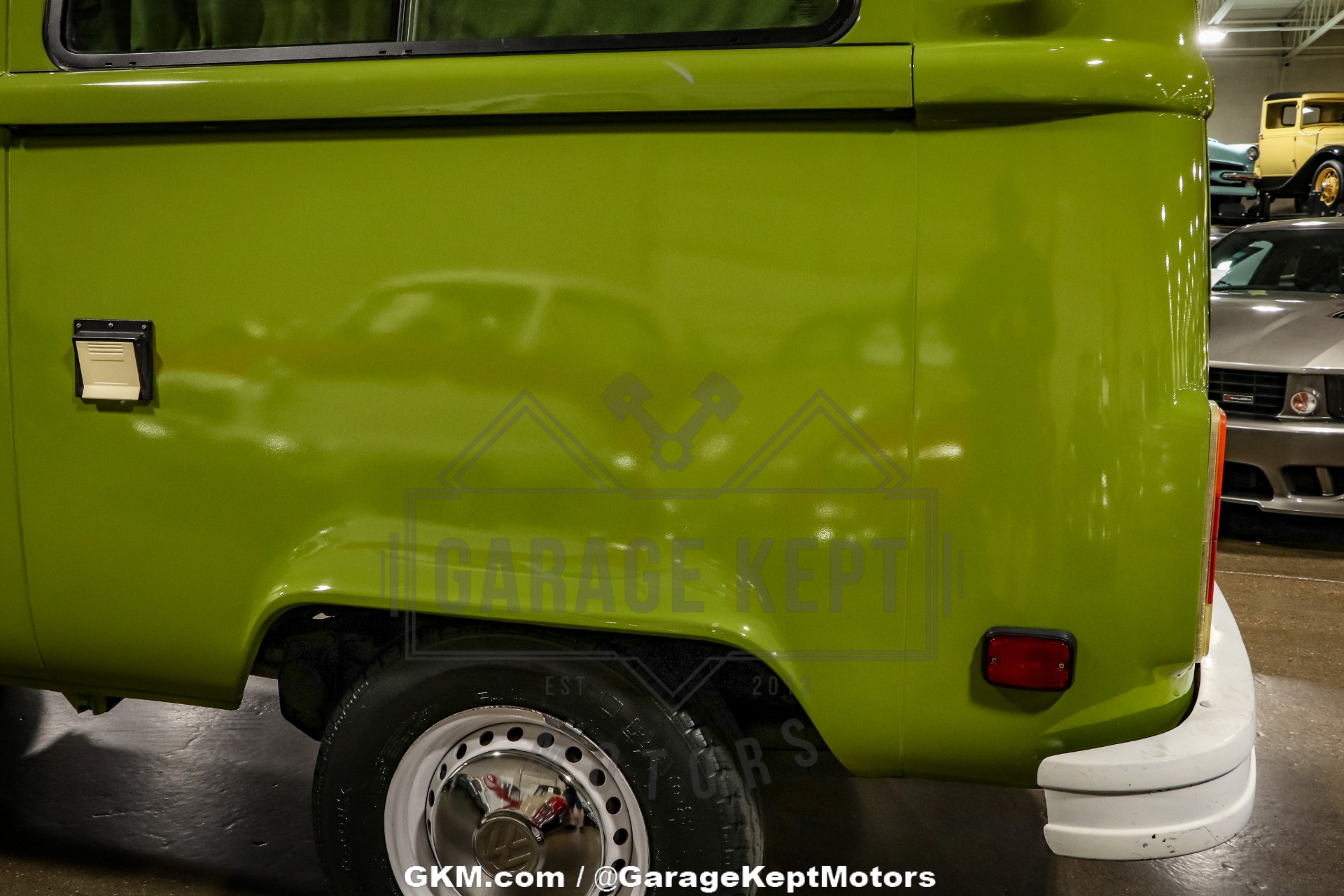 Volkswagen-Bus-1978-Green-Green-38