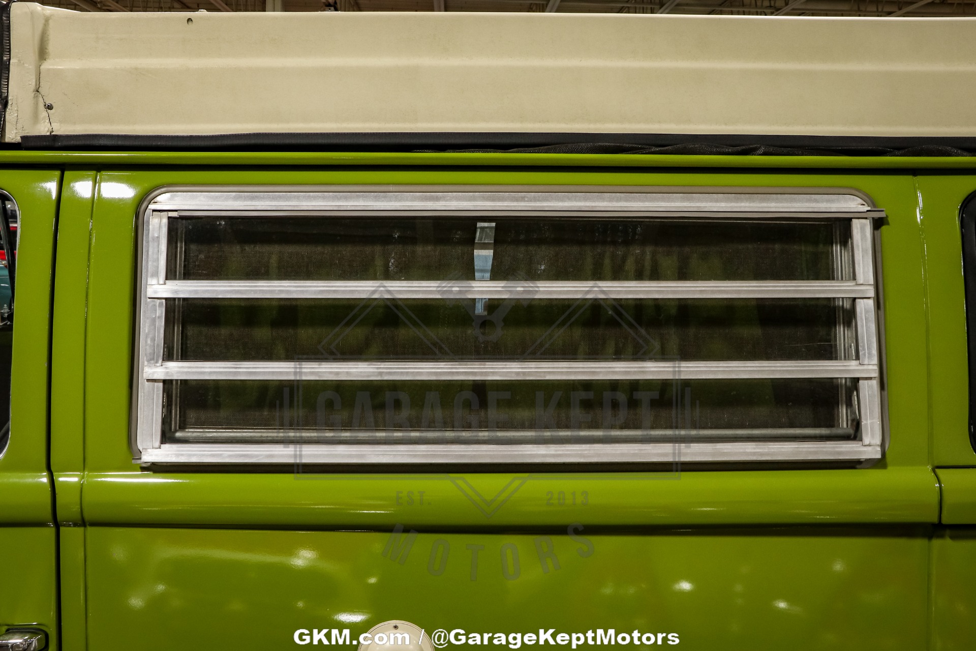 Volkswagen-Bus-1978-Green-Green-39