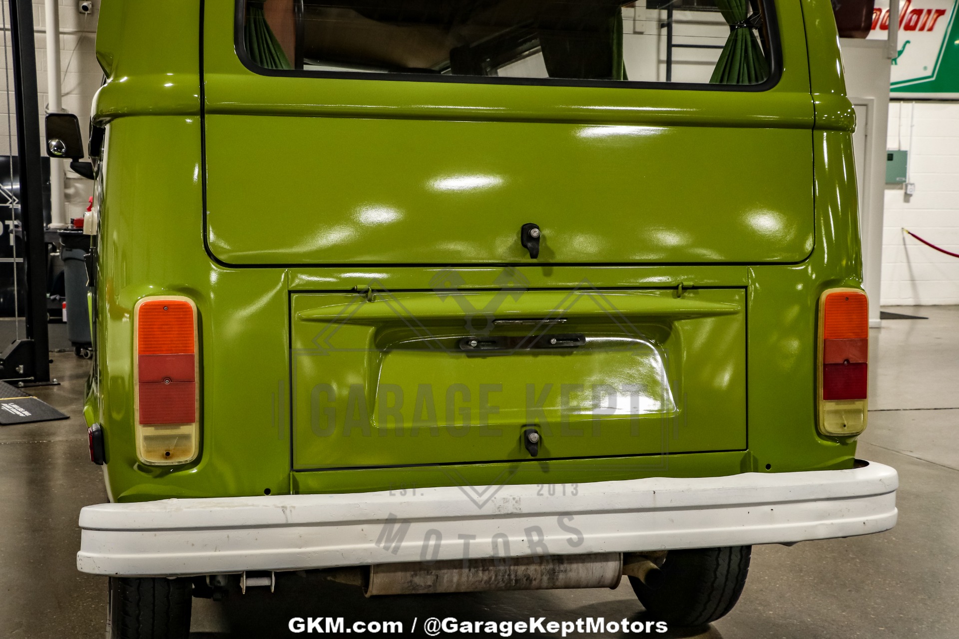 Volkswagen-Bus-1978-Green-Green-41