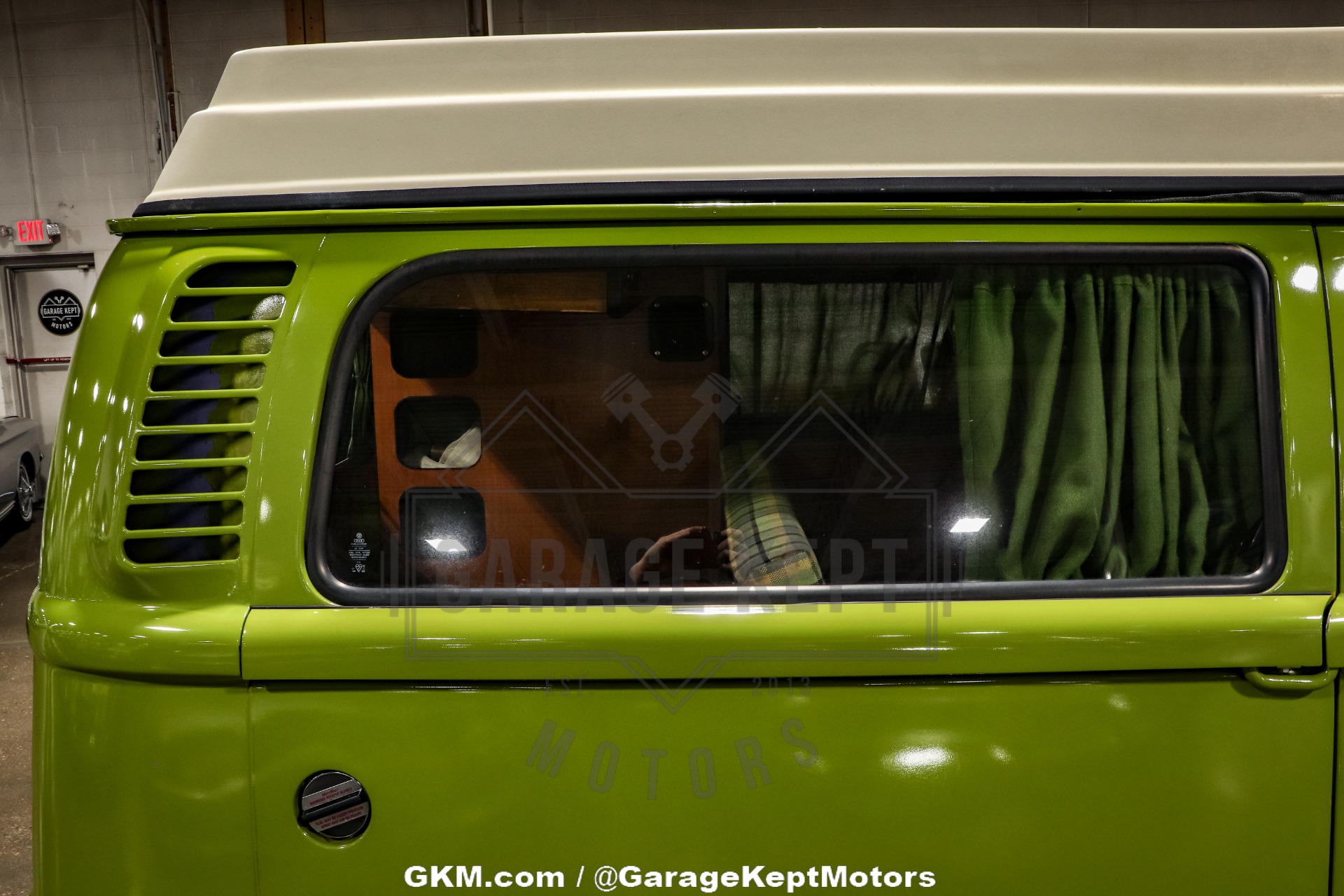 Volkswagen-Bus-1978-Green-Green-45