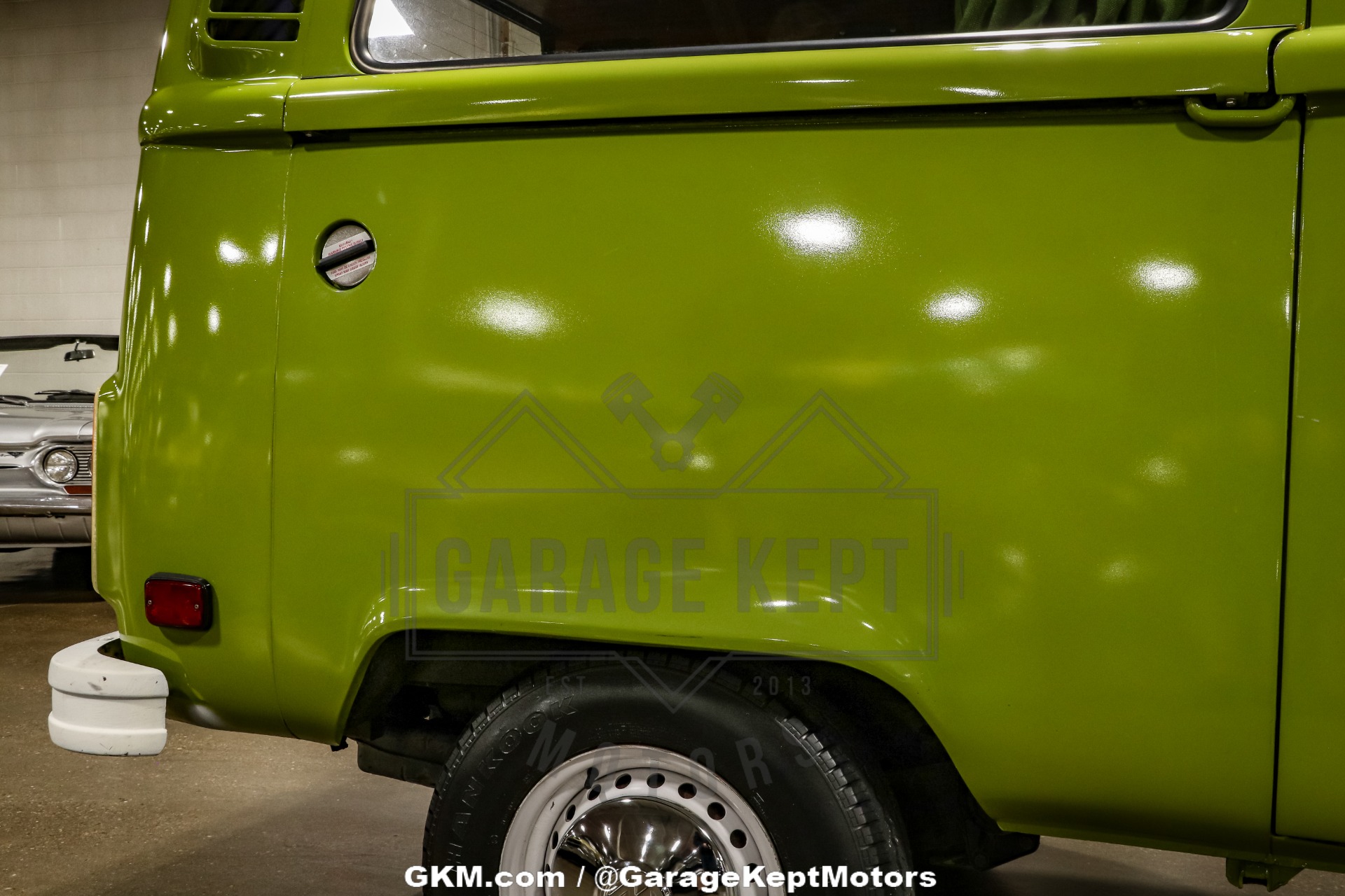 Volkswagen-Bus-1978-Green-Green-49