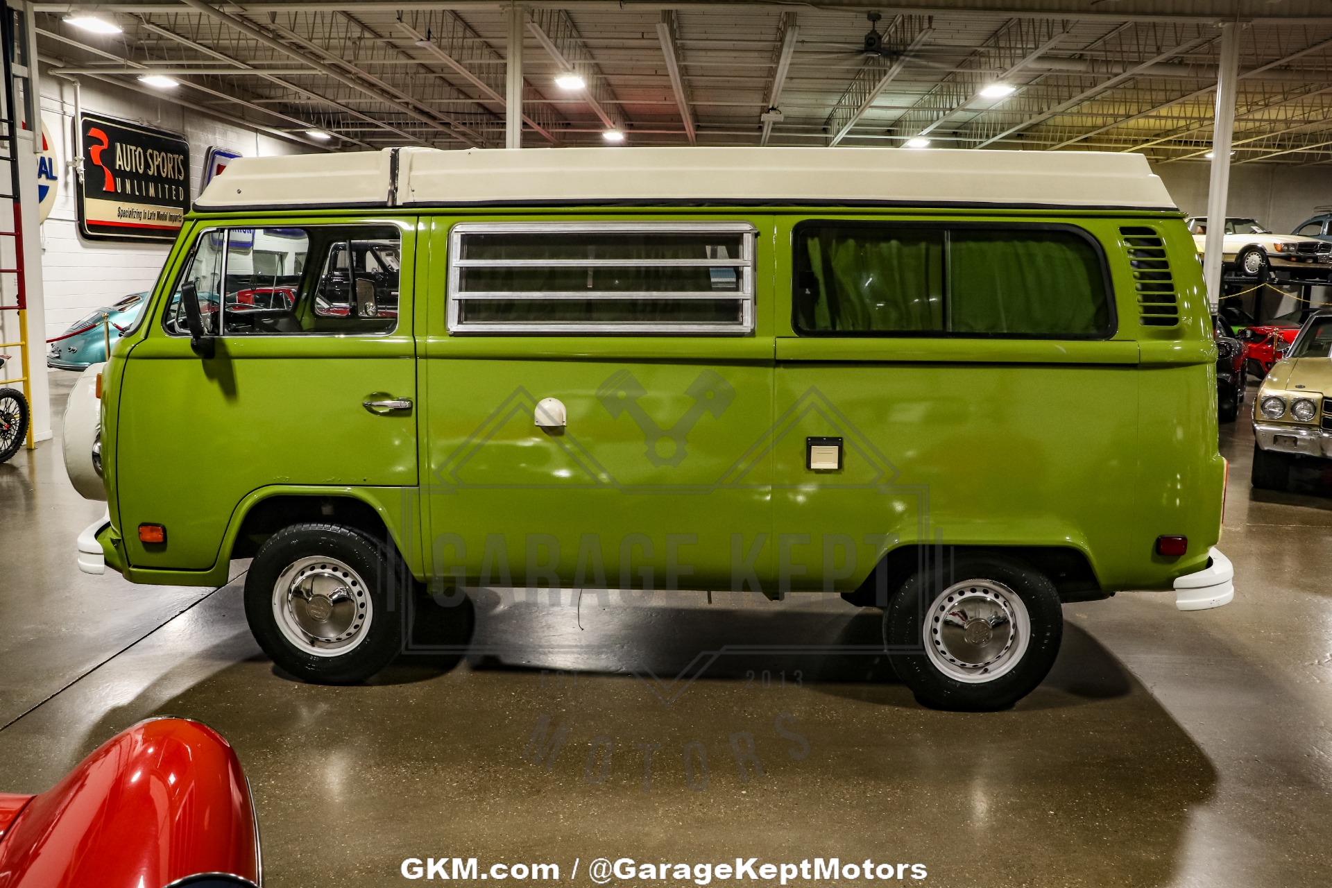 Volkswagen-Bus-1978-Green-Green-7