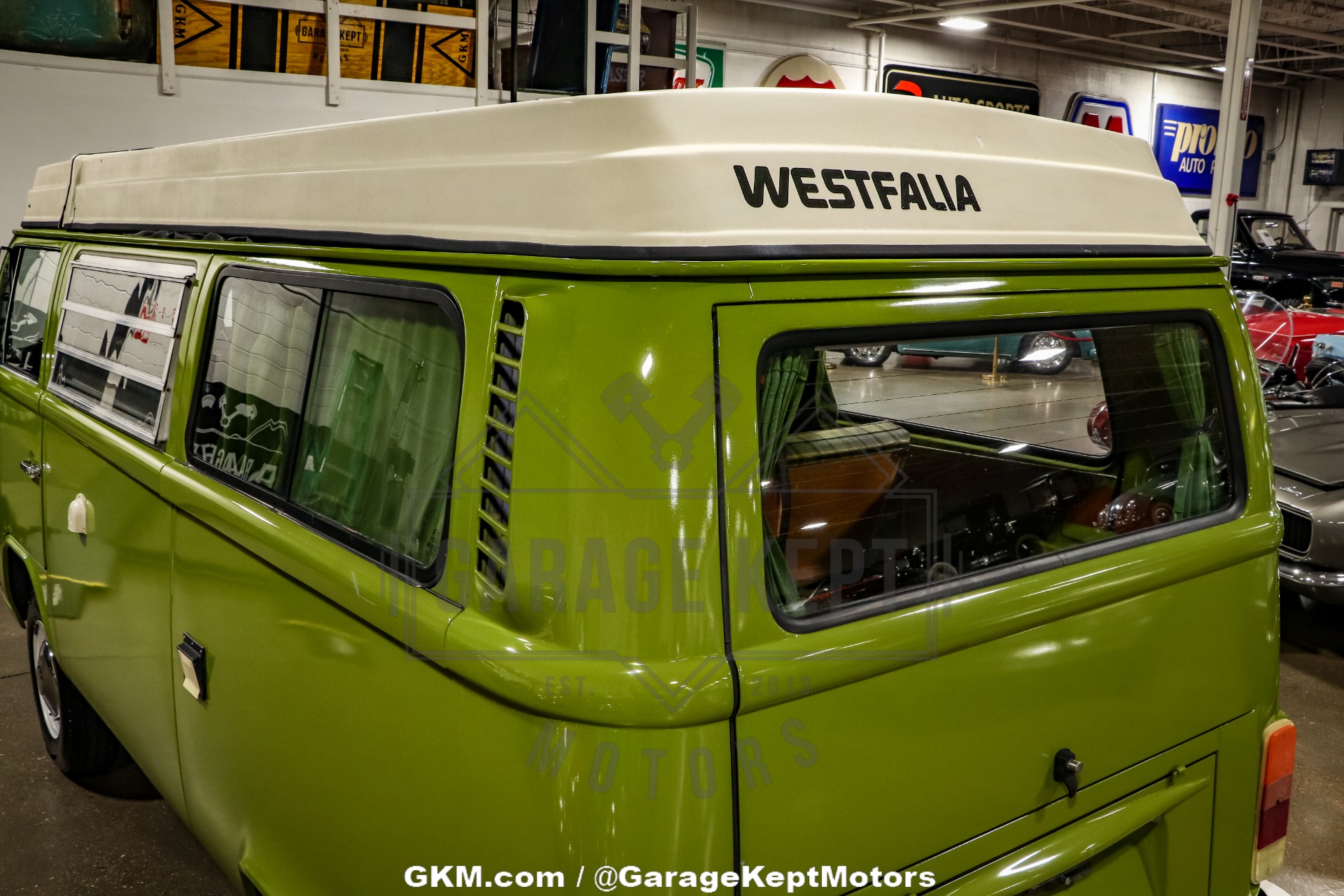 Volkswagen-Bus-1978-Green-Green-8
