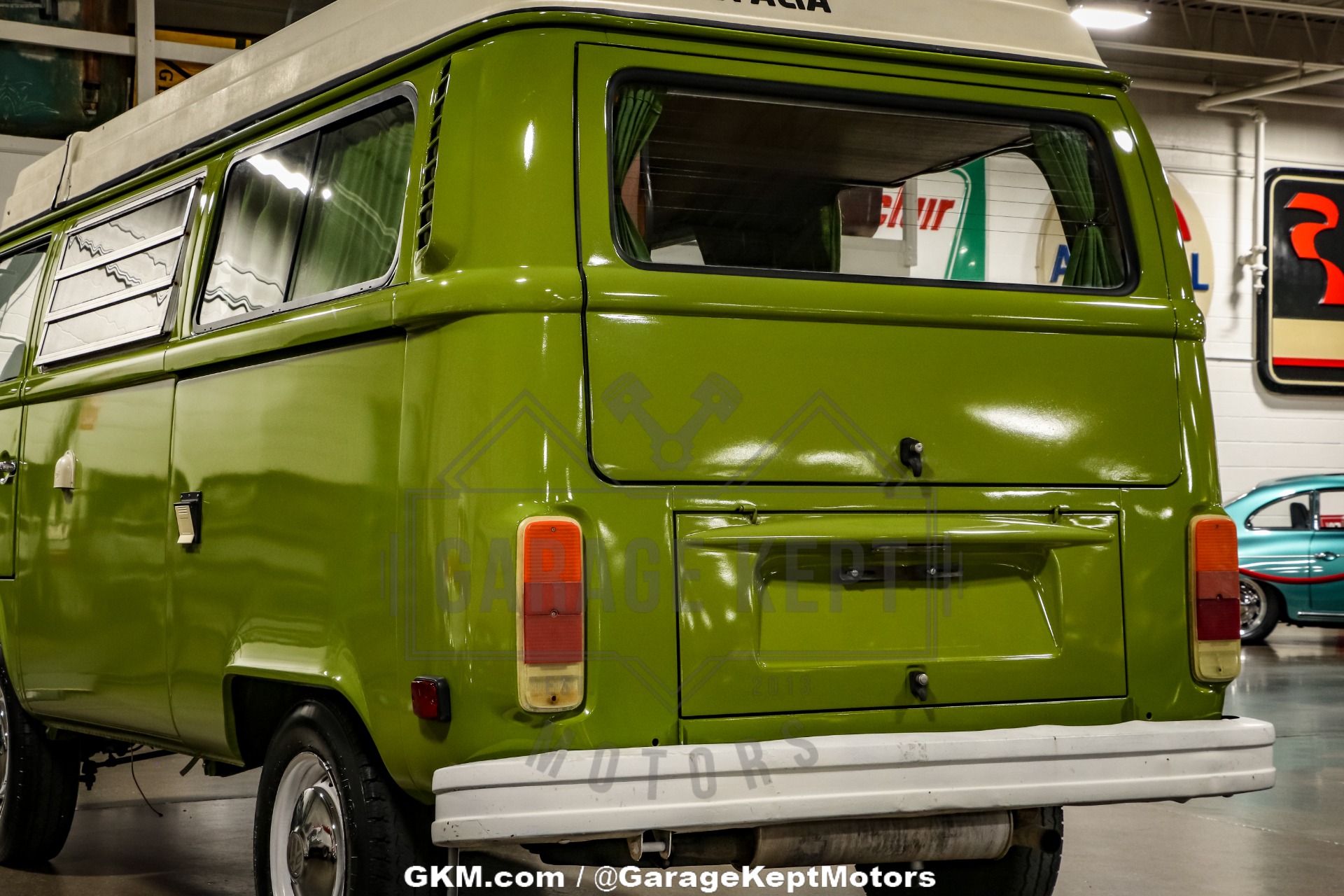 Volkswagen-Bus-1978-Green-Green-9