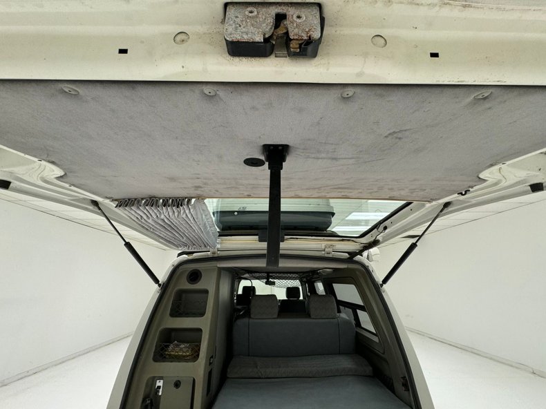 Volkswagen-Eurovan-1995-White-Light-Gray-31